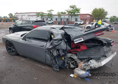 2018 Dodge Challenger Sxt z USA, uszkodzony, nr VIN 2C3CDZAG0JH199201